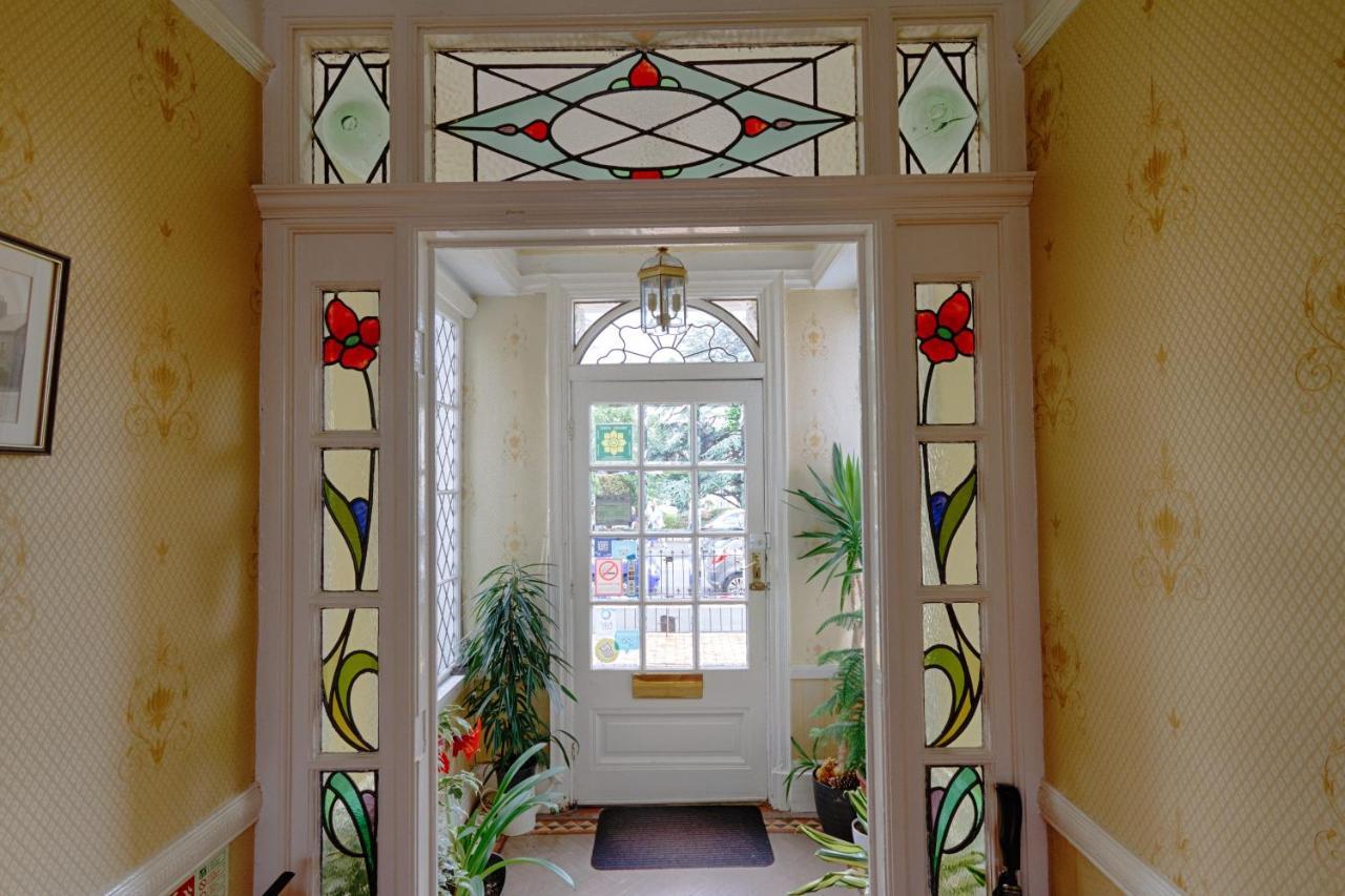 Holcombe House Guest House Llandudno Bagian luar foto