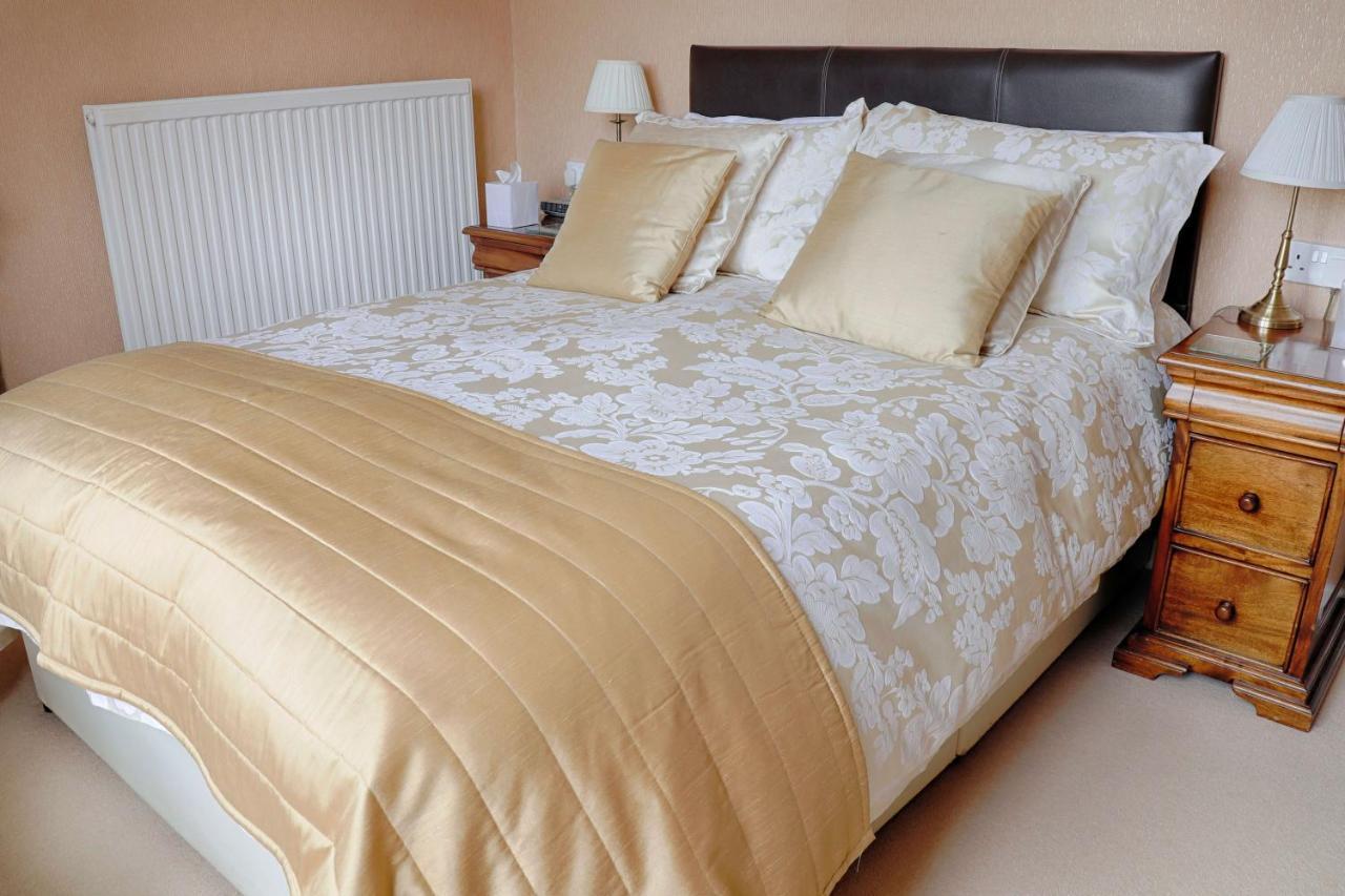 Holcombe House Guest House Llandudno Bagian luar foto