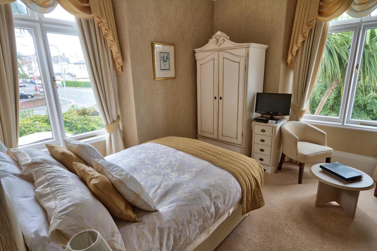 Holcombe House Guest House Llandudno Bagian luar foto