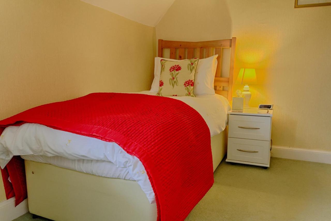 Holcombe House Guest House Llandudno Bagian luar foto