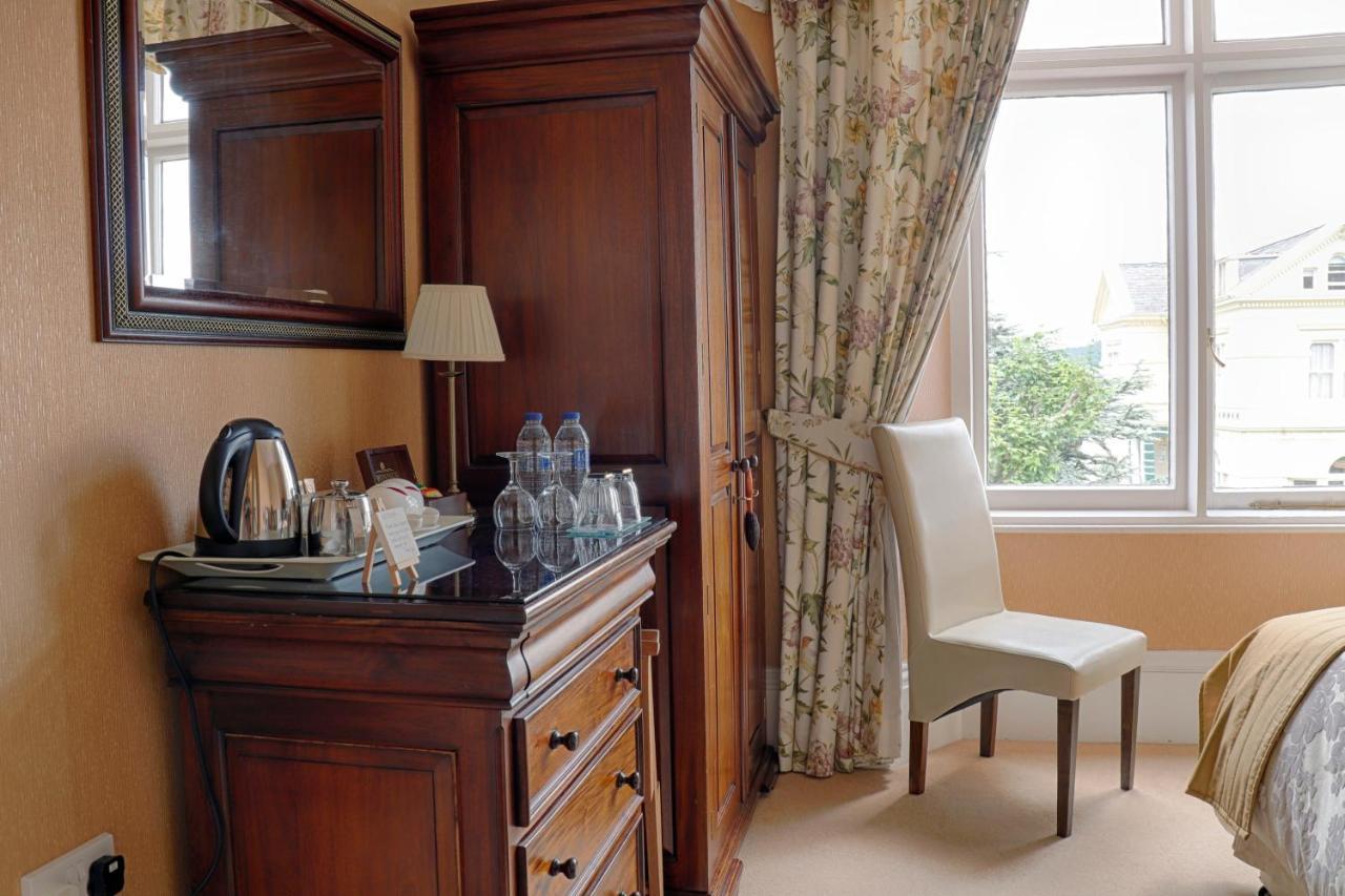 Holcombe House Guest House Llandudno Bagian luar foto