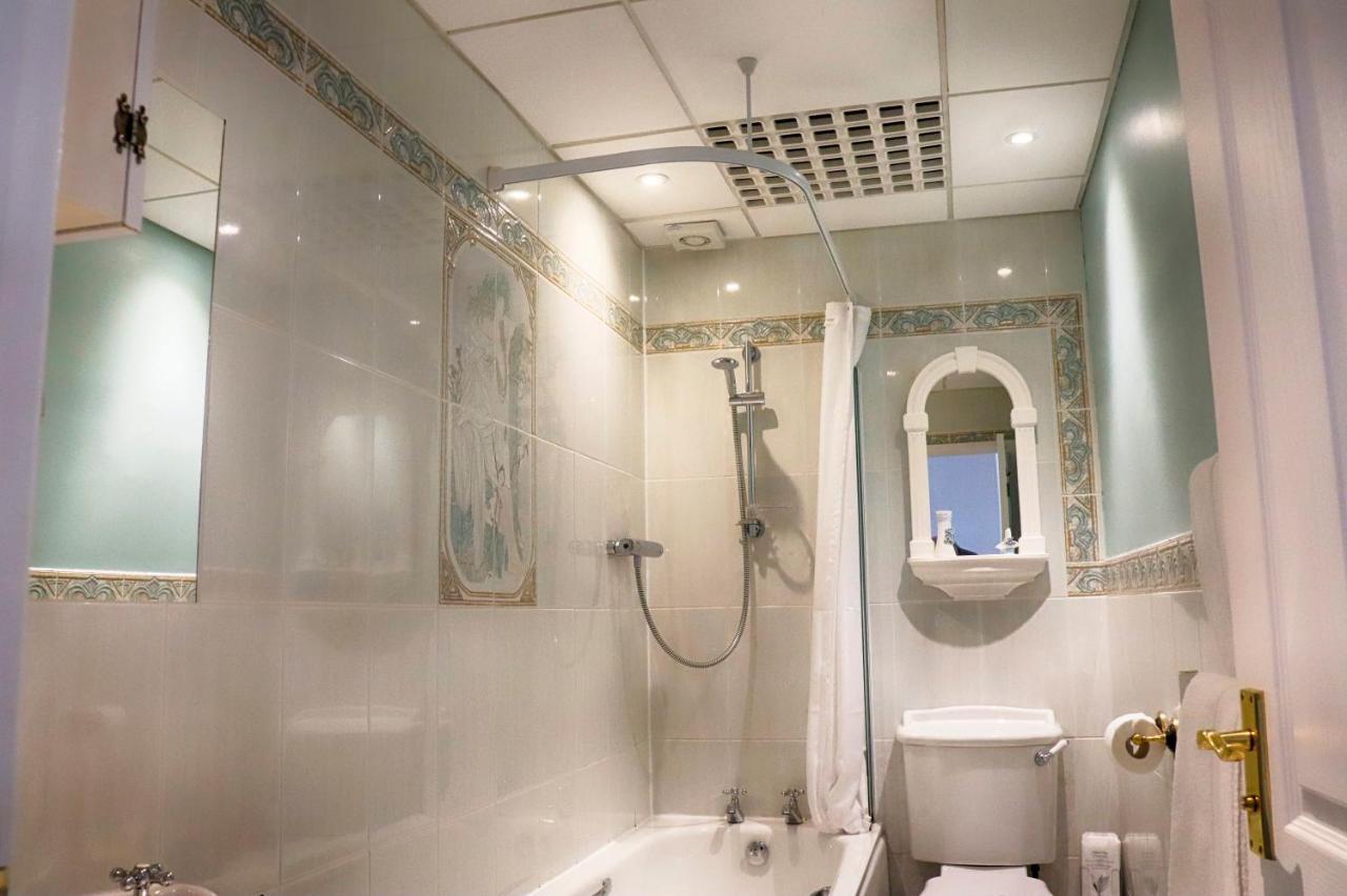 Holcombe House Guest House Llandudno Bagian luar foto
